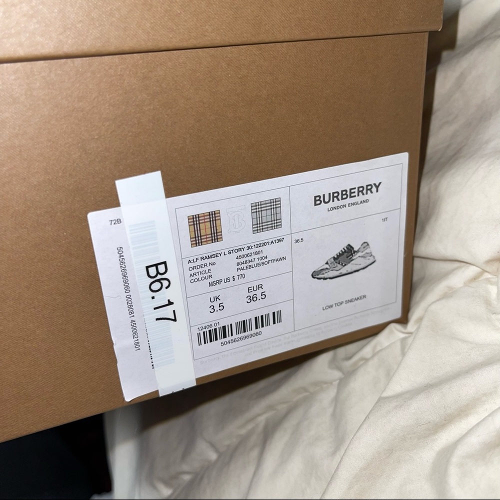 BURBERRY SNEAKERS - Picture 6 of 6